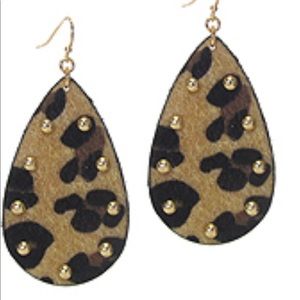 Leopard earrings with studs
